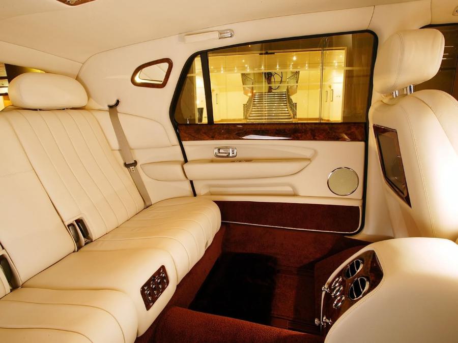 Интерьер Bentley Arnage Limousine 2005 года  (фото 11 из 20)